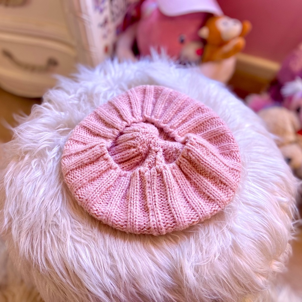 Urban Outfitters Cable Knit Beret Pale Pastel Pink Women’s Winter Accessories - Picture 3 of 4